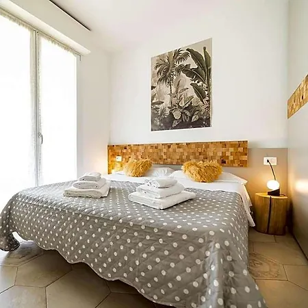 Serenity With Swimming Pool And Parking In Hotel Alassio