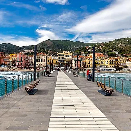Serenity With Swimming Pool And Parking In Alassio