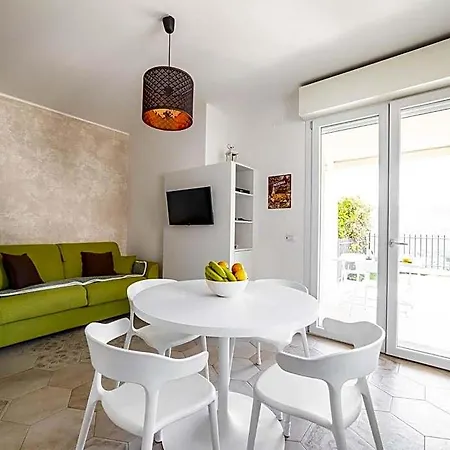 Serenity With Swimming Pool And Parking In Hotel Alassio