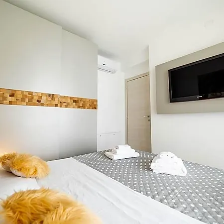 Hotel Serenity With Swimming Pool And Parking In *